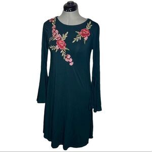 Spense dress size XS green long sleeve holiday embroidered